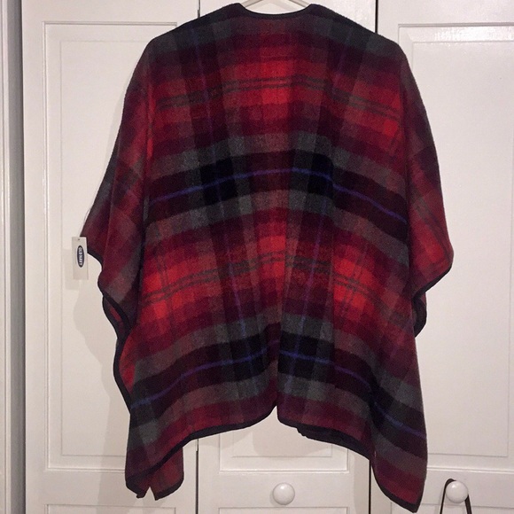 Flannel Patterned Poncho - Picture 3 of 4